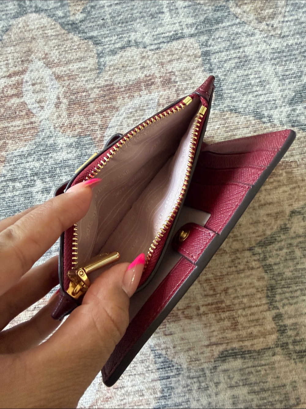 kate spade burgundy bow zip cardholder with gold hardware - Picture 4 of 8